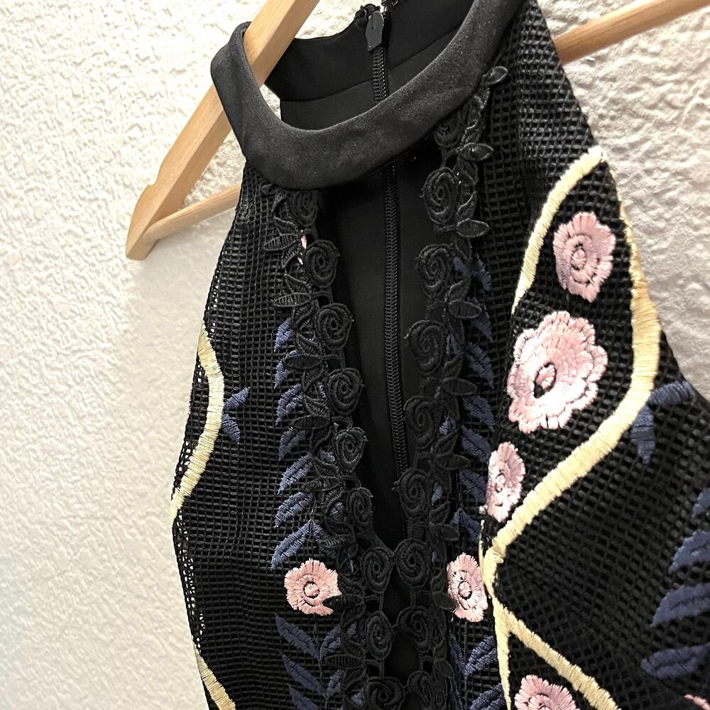 Vintage Guess Embroidered Halter Dress Black Floral Y2K Bodycon Size 0 Sheath - Picture 6 of 12